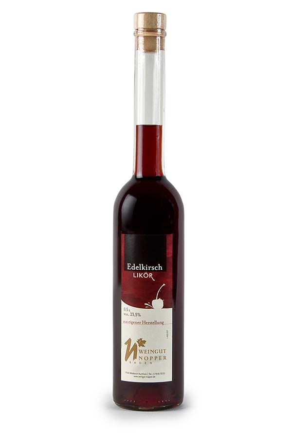 Edelkirschlikör aus dunklen Süßkirschen