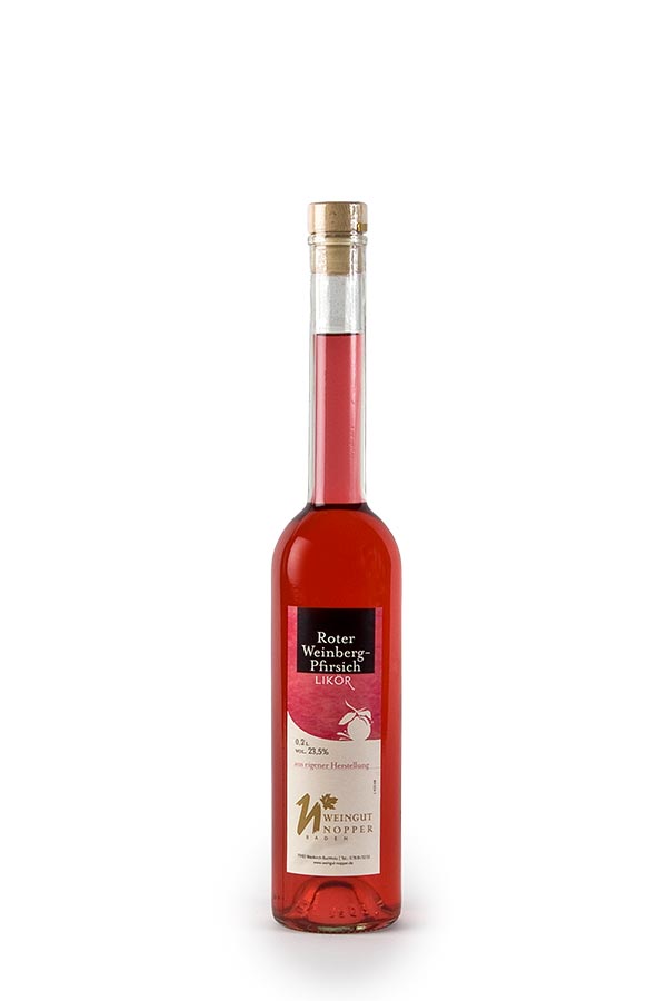 Roter Weinbergpfirsichlikör auf reifen Früchten